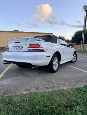 White 1995 Ford Mustang GT