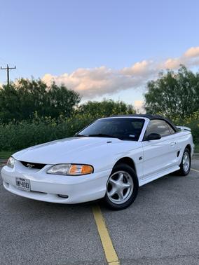 White 1995 Ford Mustang GT
