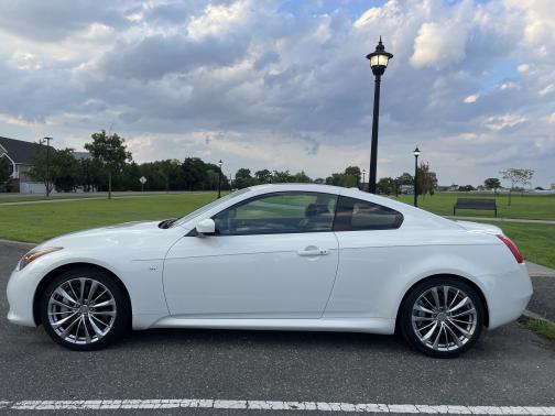 2014 INFINITI Q60 Sport