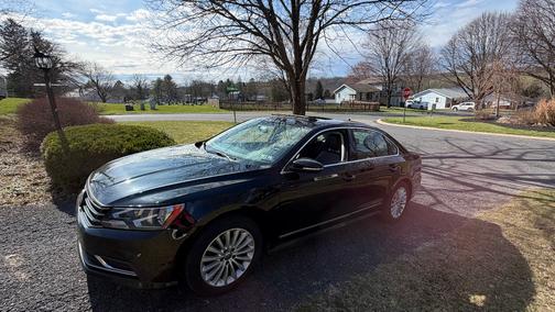 2016 Volkswagen Passat 1.8T SE w/Technology