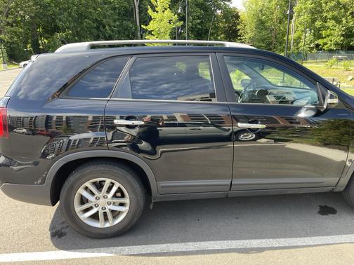 Black 2015 Kia Sorento LX