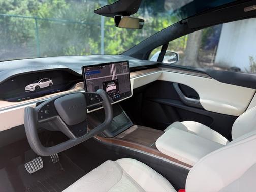 White 2024 Tesla Model X Long Range