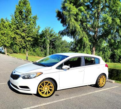 White 2016 Kia Forte LX