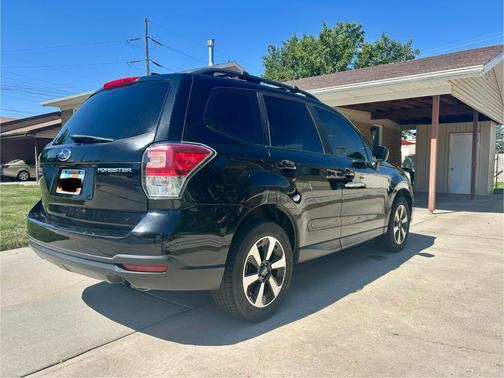 Black 2018 Subaru Forester 2.5i