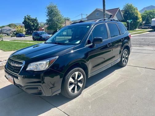 Black 2018 Subaru Forester 2.5i