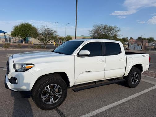 White 2017 Toyota Tacoma SR5