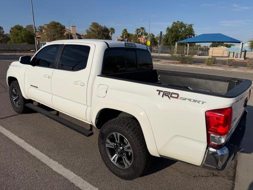 White 2017 Toyota Tacoma SR5