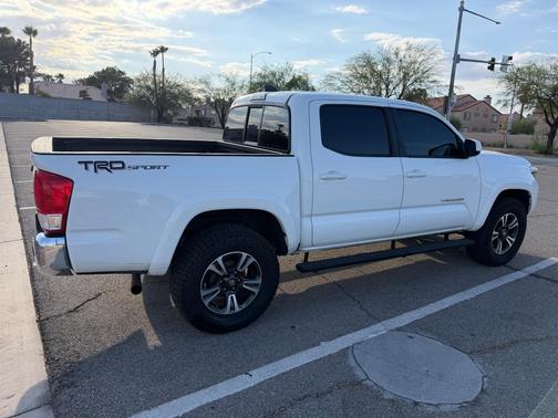 White 2017 Toyota Tacoma SR5