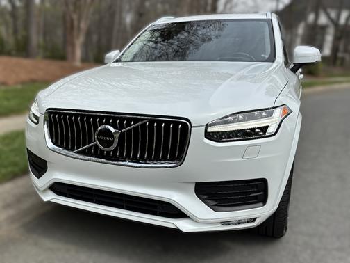 White 2020 Volvo XC90 T6 Momentum