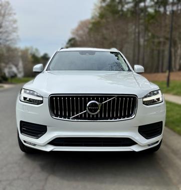 White 2020 Volvo XC90 T6 Momentum