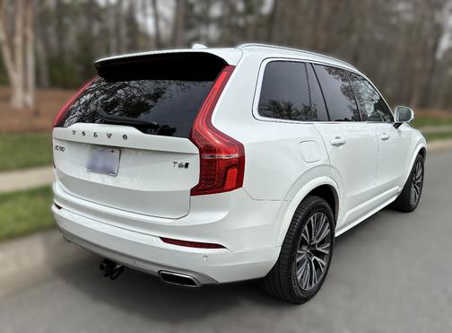 White 2020 Volvo XC90 T6 Momentum