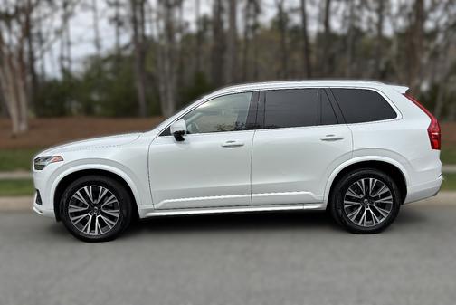 White 2020 Volvo XC90 T6 Momentum