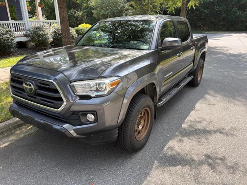 Gray 2018 Toyota Tacoma SR5