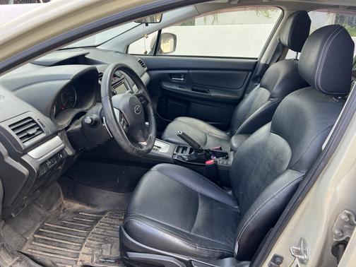 Beige 2013 Subaru XV Crosstrek 2.0i Limited