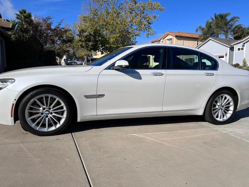 White 2015 BMW 750 i
