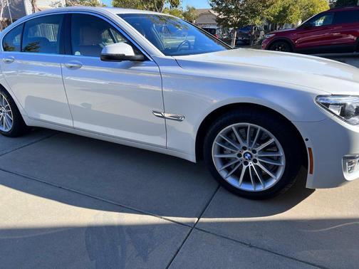 White 2015 BMW 750 i