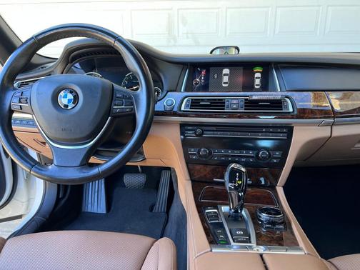 White 2015 BMW 750 i