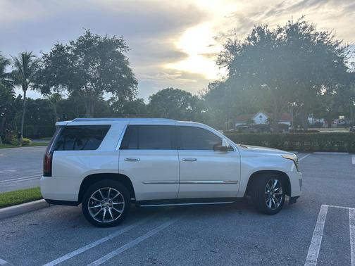 2015 Cadillac Escalade Luxury