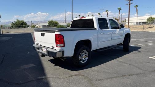 White 2011 GMC Sierra 1500 SLE