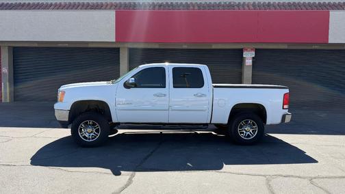White 2011 GMC Sierra 1500 SLE