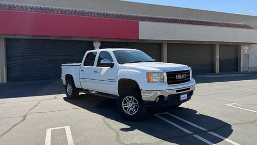 White 2011 GMC Sierra 1500 SLE