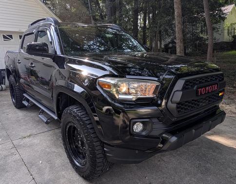 Black 2018 Toyota Tacoma SR5