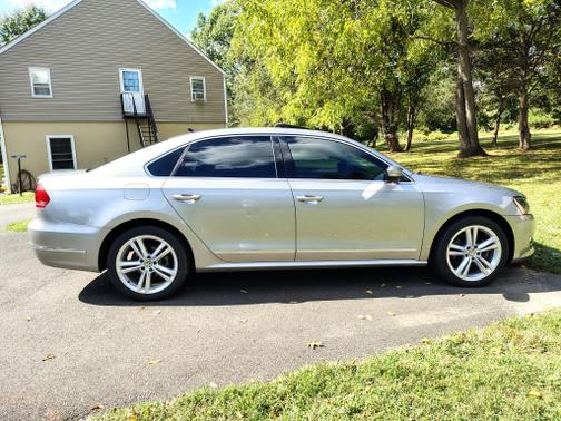 2014 Volkswagen Passat 2.0L DSG TDI SE w/Sunroof & Nav