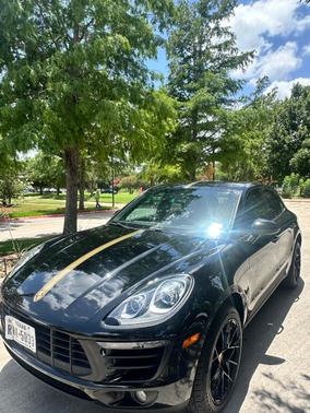 Black 2018 Porsche Macan Macan