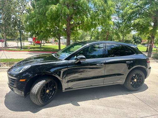Black 2018 Porsche Macan Macan