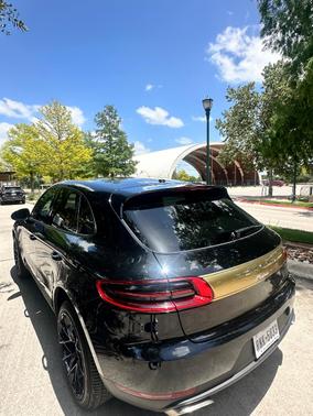 Black 2018 Porsche Macan Macan