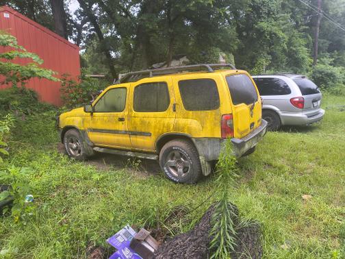 Yellow 2002 Nissan Xterra SE V6