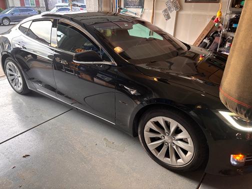 Black 2018 Tesla Model S 75D