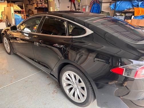 Black 2018 Tesla Model S 75D