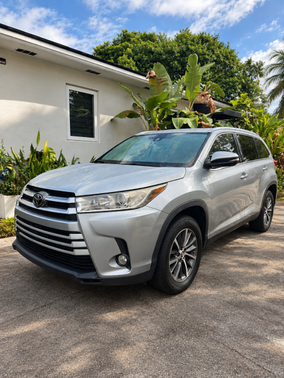 Silver 2019 Toyota Highlander XLE