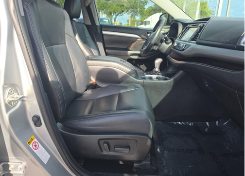 Silver 2019 Toyota Highlander XLE