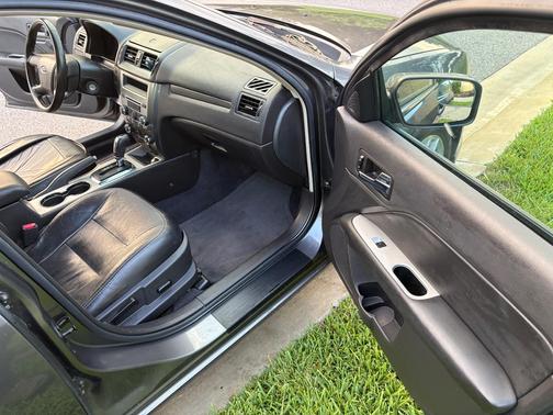 Gray 2010 Ford Fusion SEL