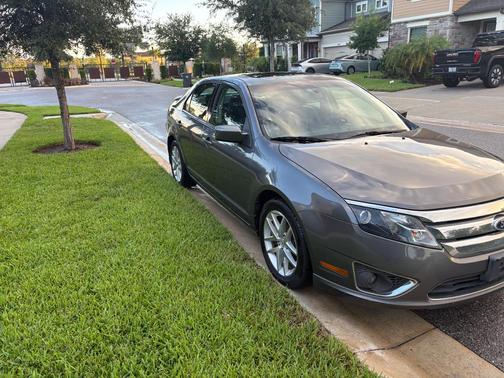 Gray 2010 Ford Fusion SEL