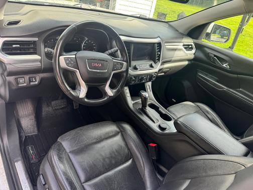 White 2018 GMC Acadia SLT-1
