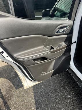 White 2018 GMC Acadia SLT-1