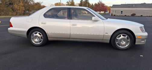 White 2000 Lexus LS 400 LS