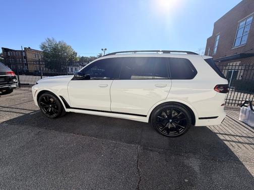 2025 BMW X7 M60i