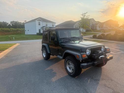 Green 2000 Jeep Wrangler SE