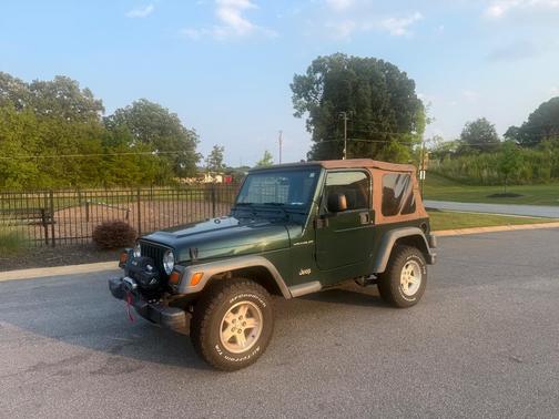Green 2000 Jeep Wrangler SE