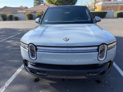 Gray 2026 Rivian R1S Dual-Motor Max Pack