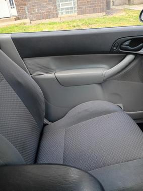 Gray 2005 Ford Focus ZX3 S