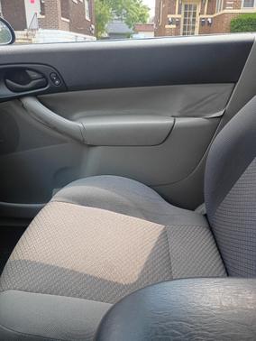 Gray 2005 Ford Focus ZX3 S