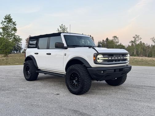 White 2022 Ford Bronco Big Bend