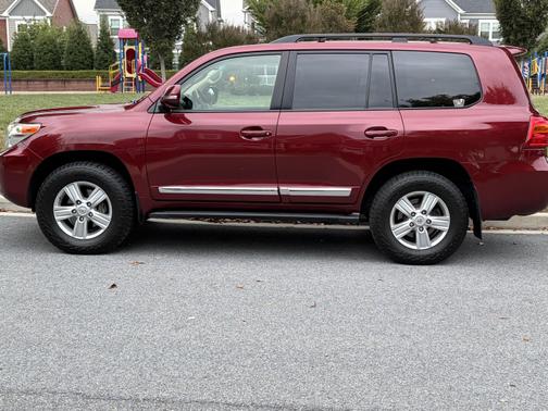 2013 Toyota Land Cruiser Base