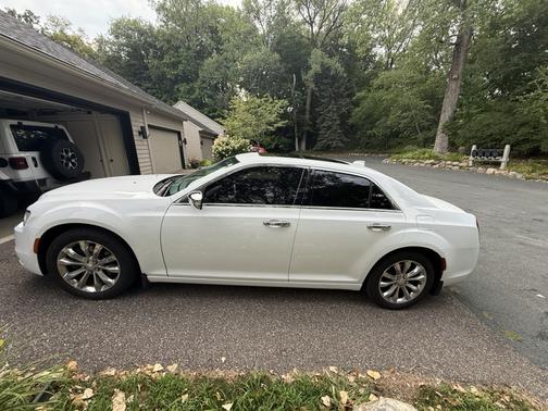 White 2015 Chrysler 300C Base