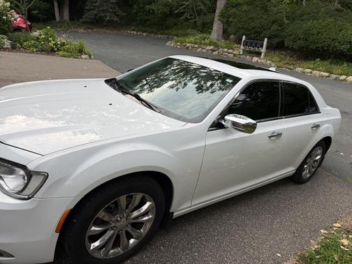 White 2015 Chrysler 300C Base